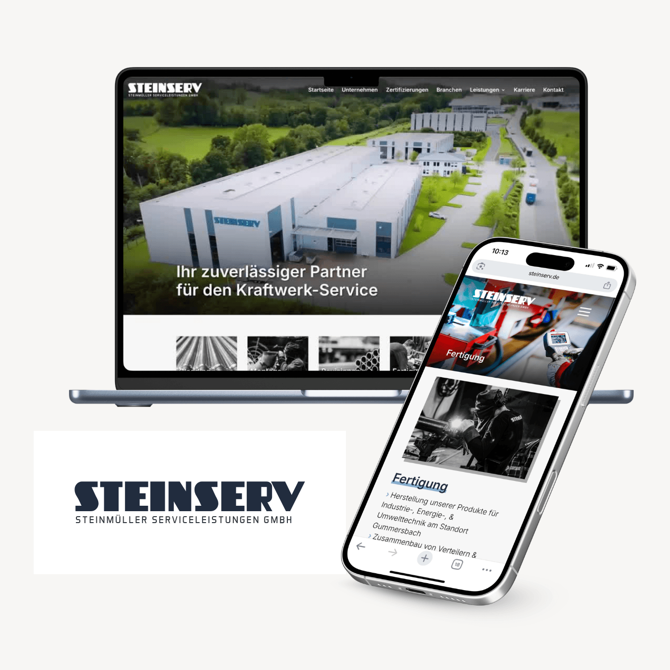 Ein Laptop und ein Smartphone zeigen die Website des Unternehmens STEINSERV mit Industriegebäuden und Unternehmensinformationen an; darunter ist ein STEINSERV-Logo zu sehen.