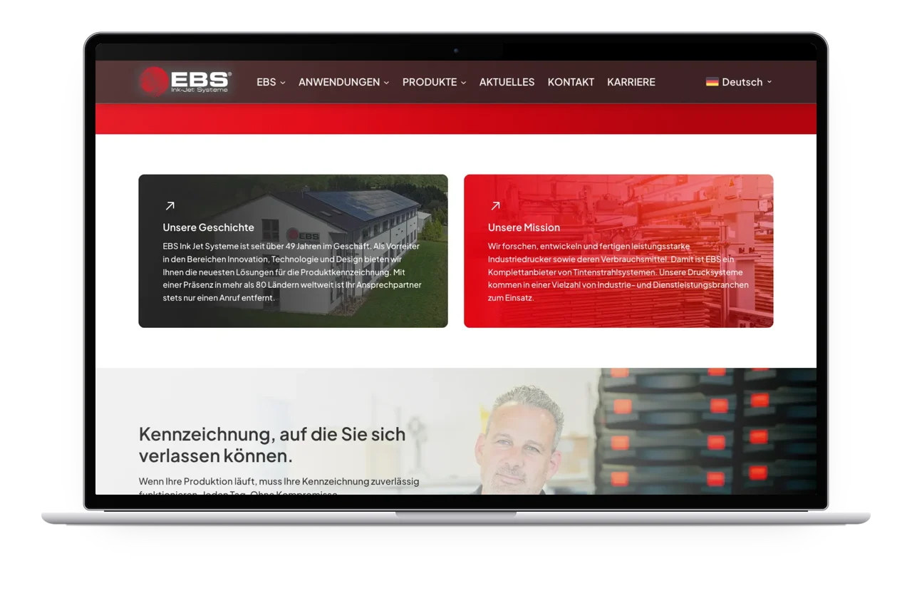 Die Kacheln Unsere Geschichte und Unsere Mission auf einem MacBook