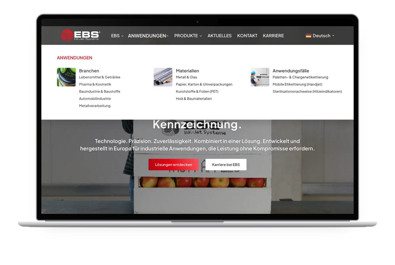Das geöffnete Mega-Menü Anwendungen mit Branchen, Materialien und Anwendungsfällen auf einem MacBook