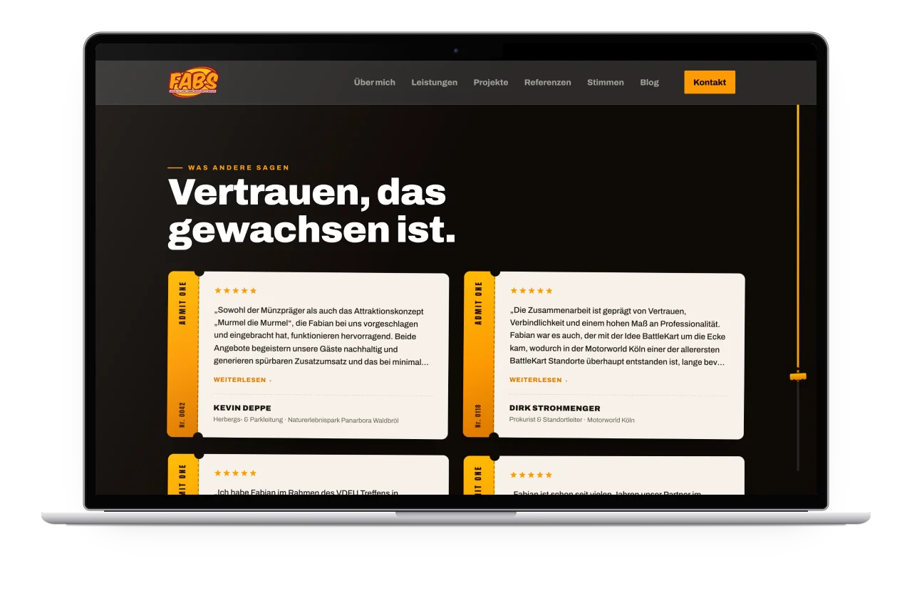 Kundenstimmen im Eintrittskarten-Look auf einem MacBook