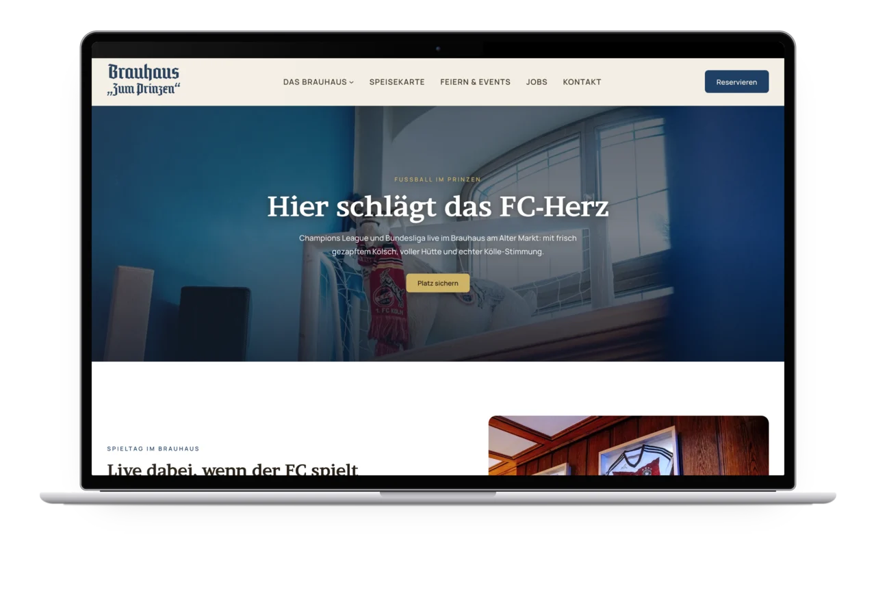 Die Seite Fußball auf einem MacBook mit dem Hero Hier schlägt das FC-Herz