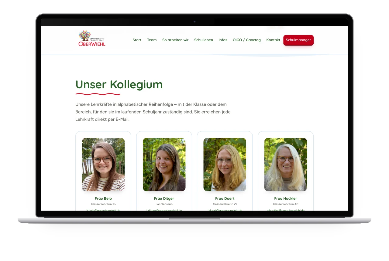 Die Seite Kollegium mit Porträts der Lehrkräfte, ihrer Klasse und E-Mail-Adresse auf einem MacBook