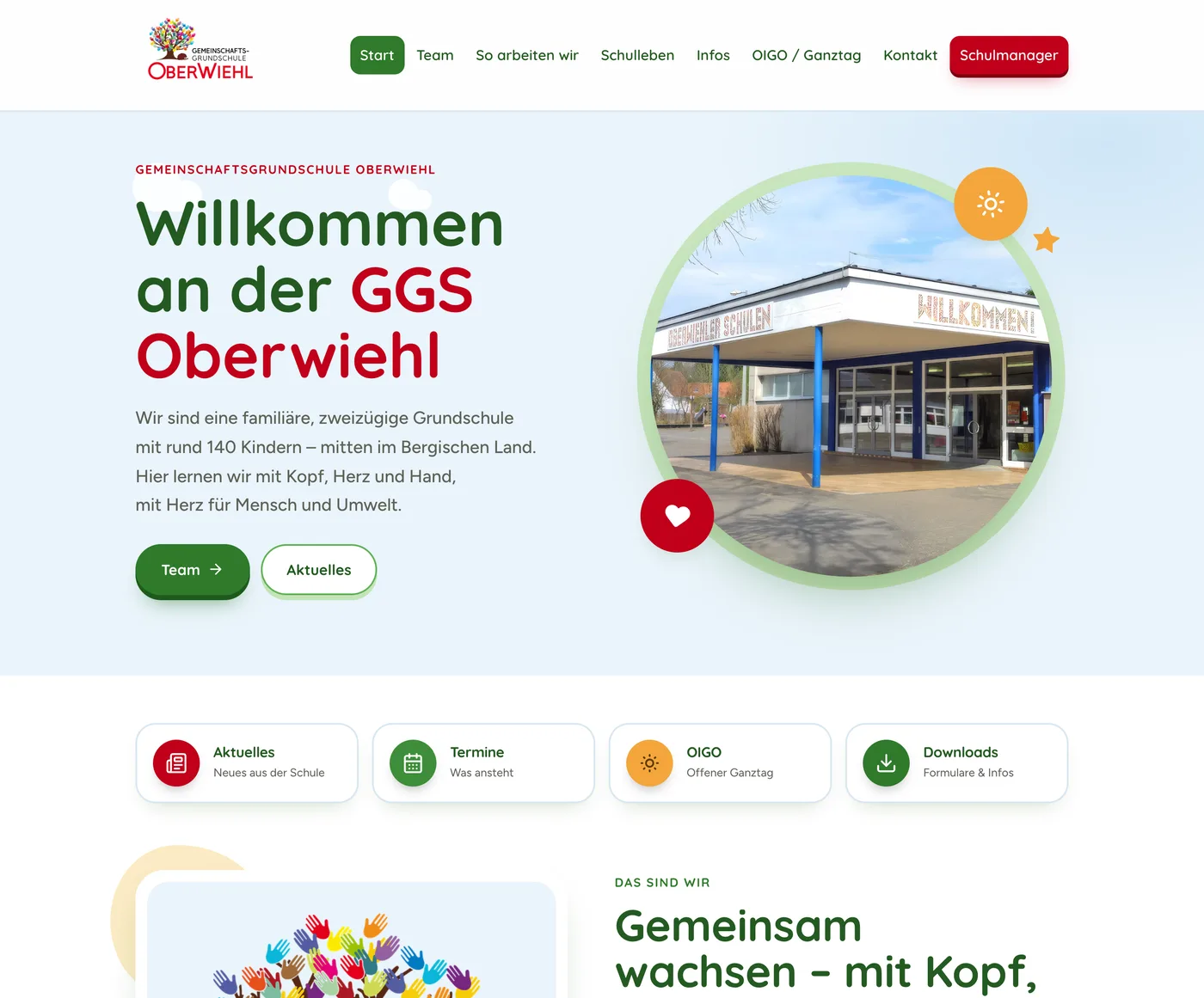 Die heutige Startseite der GGS Oberwiehl mit Begrüßung, Foto des Schulgebäudes und Buttons zu Team und Aktuelles
