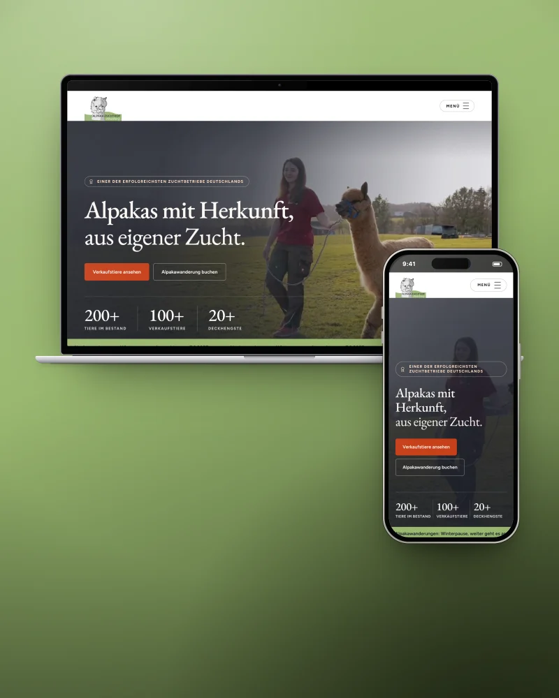 Projektkarte Alpakazuchthof Oberberg: MacBook und iPhone mit der Startseite auf Grün
