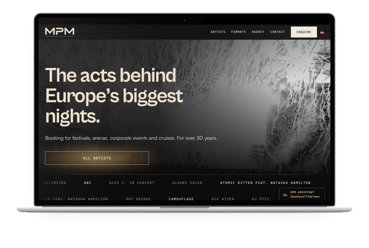 Die englische Startseite von MPM Music mit der Überschrift „The acts behind Europe’s biggest nights.“ auf einem MacBook