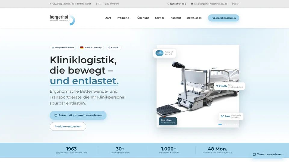 Auf einer Website, die ergonomische Lösungen für die klinische Logistik im Bereich Bettentransport und Patiententransport anbietet, wird ein Transportsystem für Krankenhausbetten vorgestellt.